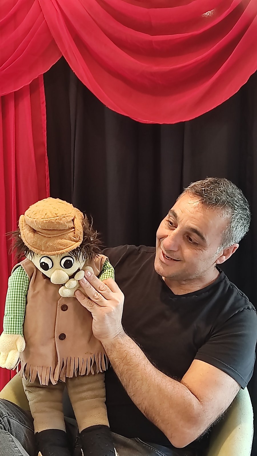 הצגת ילדים עם בובת תיאטרון